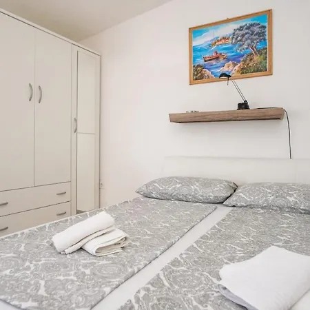 Novica Rogoznica (Sibenik-Knin)